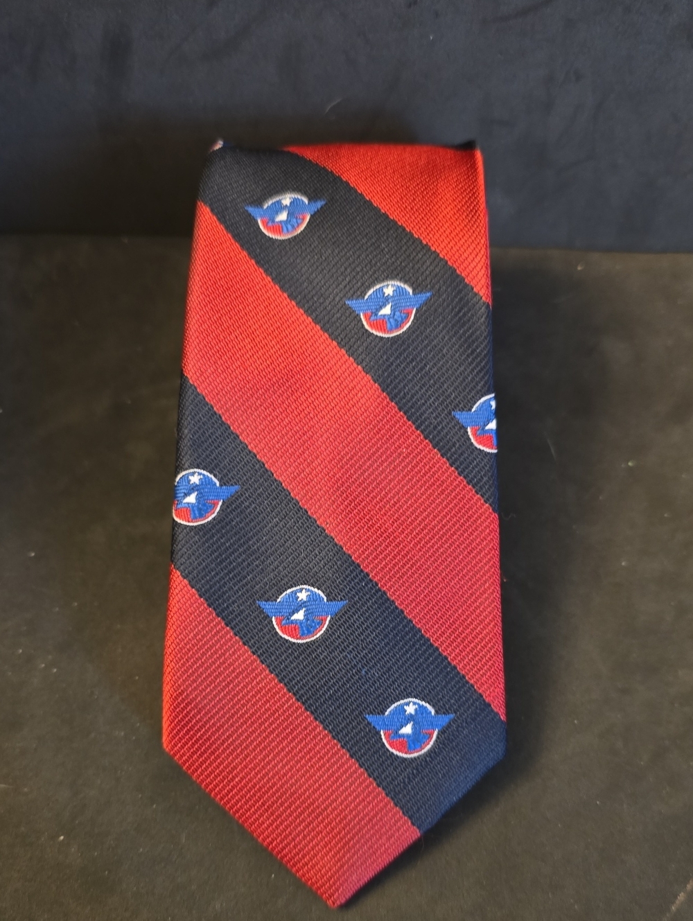 Classic Red and Navy Striped Men's Tie with Crest Motif Of Miliatry VTG